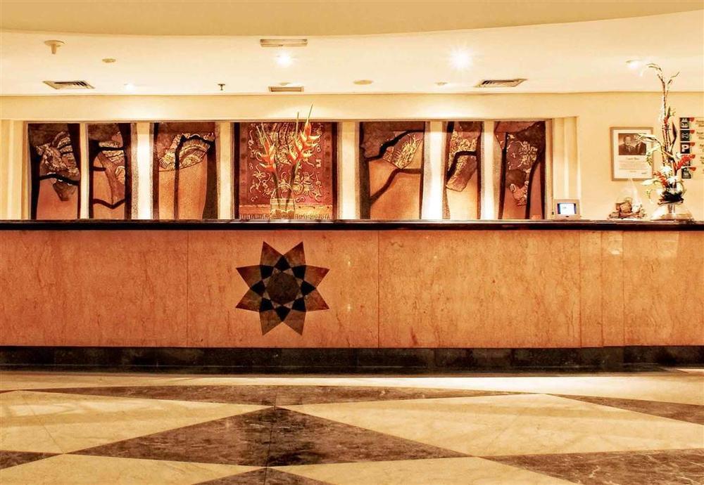 Arcadia Surabaya Hotel エクステリア 写真