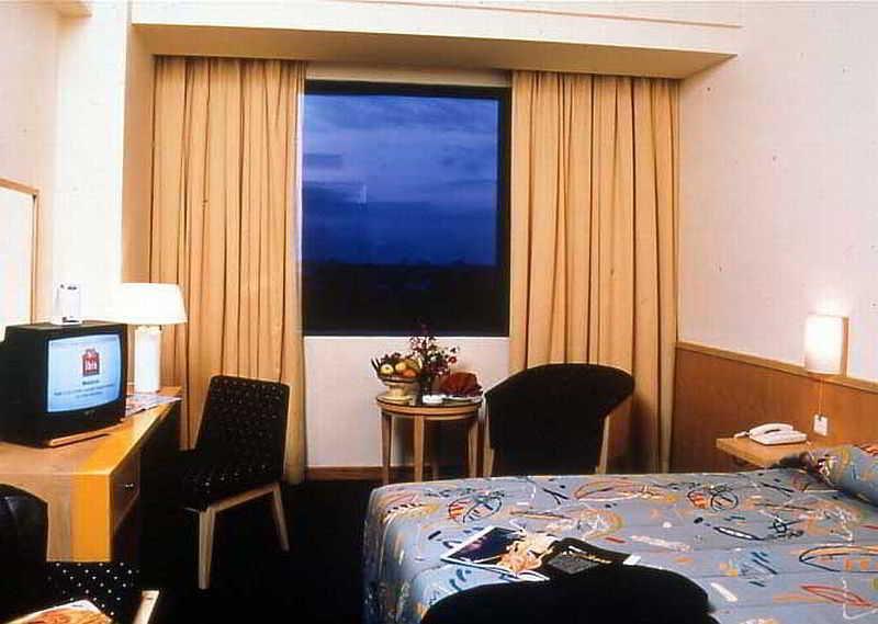 Arcadia Surabaya Hotel エクステリア 写真
