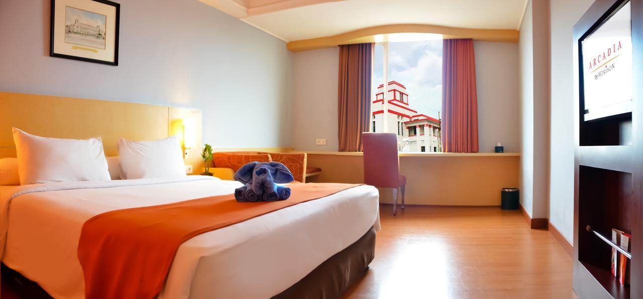 Arcadia Surabaya Hotel エクステリア 写真