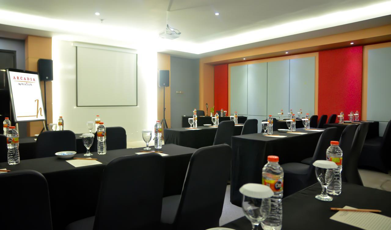 Arcadia Surabaya Hotel エクステリア 写真
