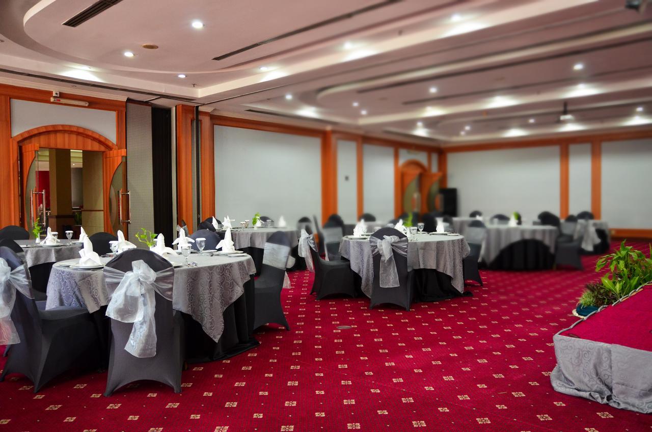 Arcadia Surabaya Hotel エクステリア 写真