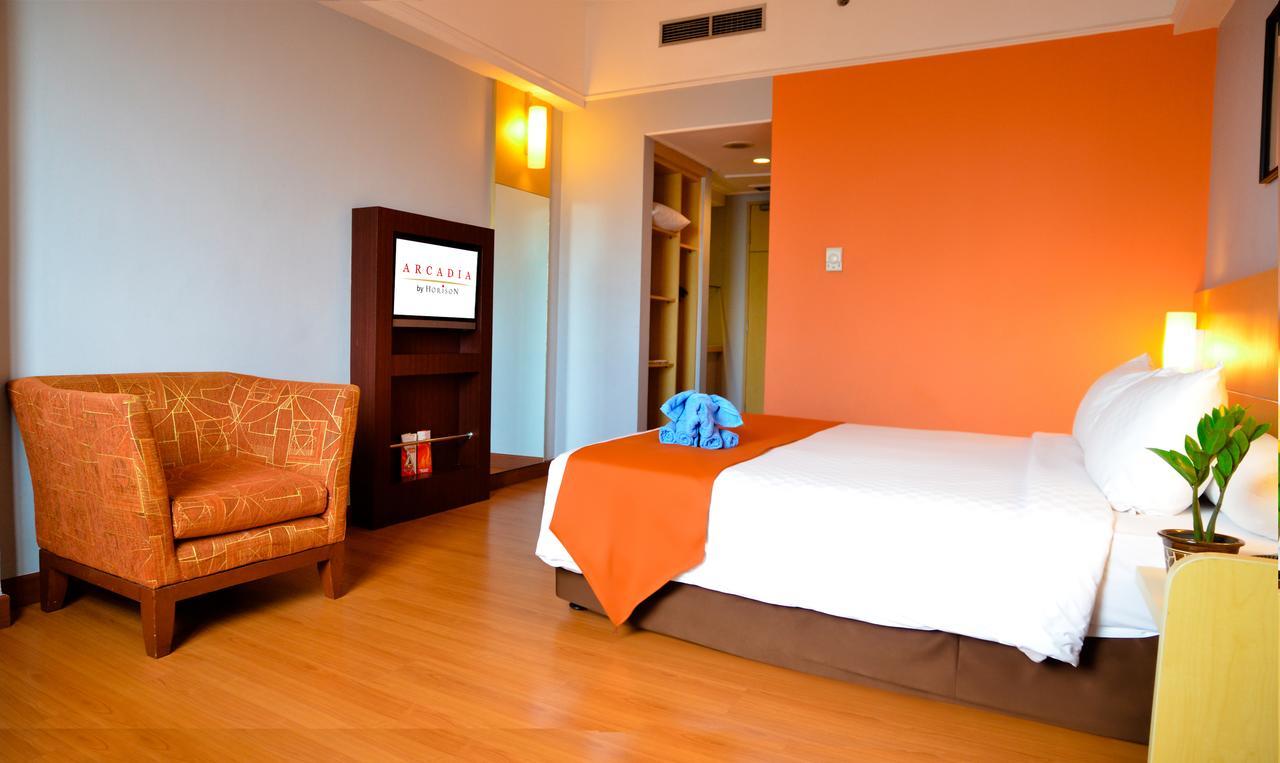 Arcadia Surabaya Hotel エクステリア 写真