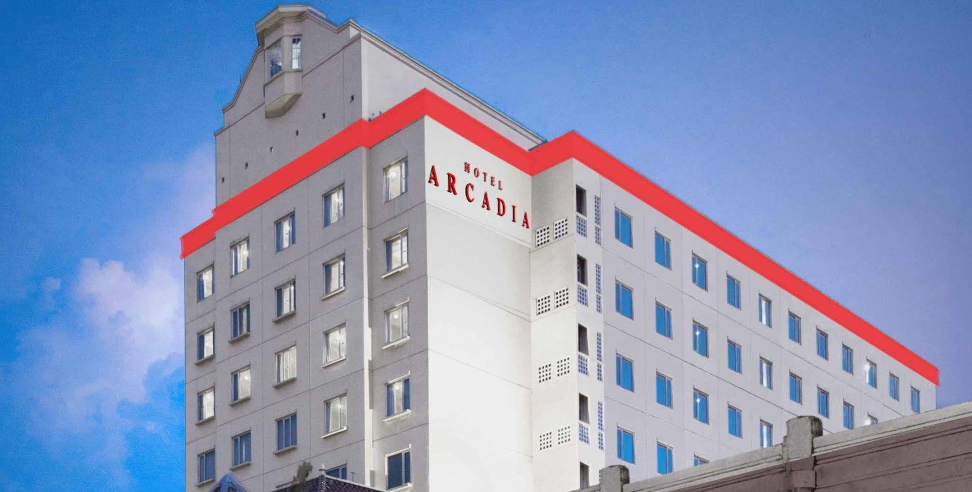 Arcadia Surabaya Hotel エクステリア 写真