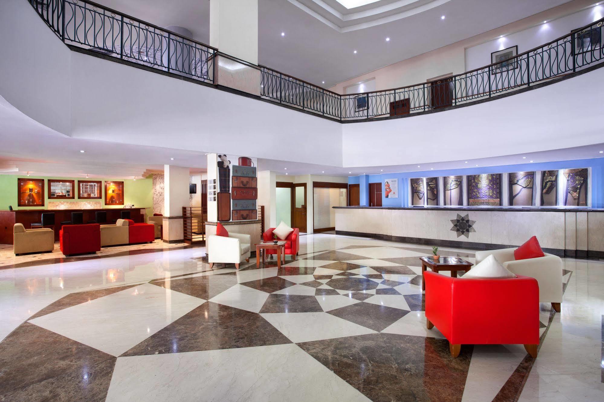 Arcadia Surabaya Hotel エクステリア 写真