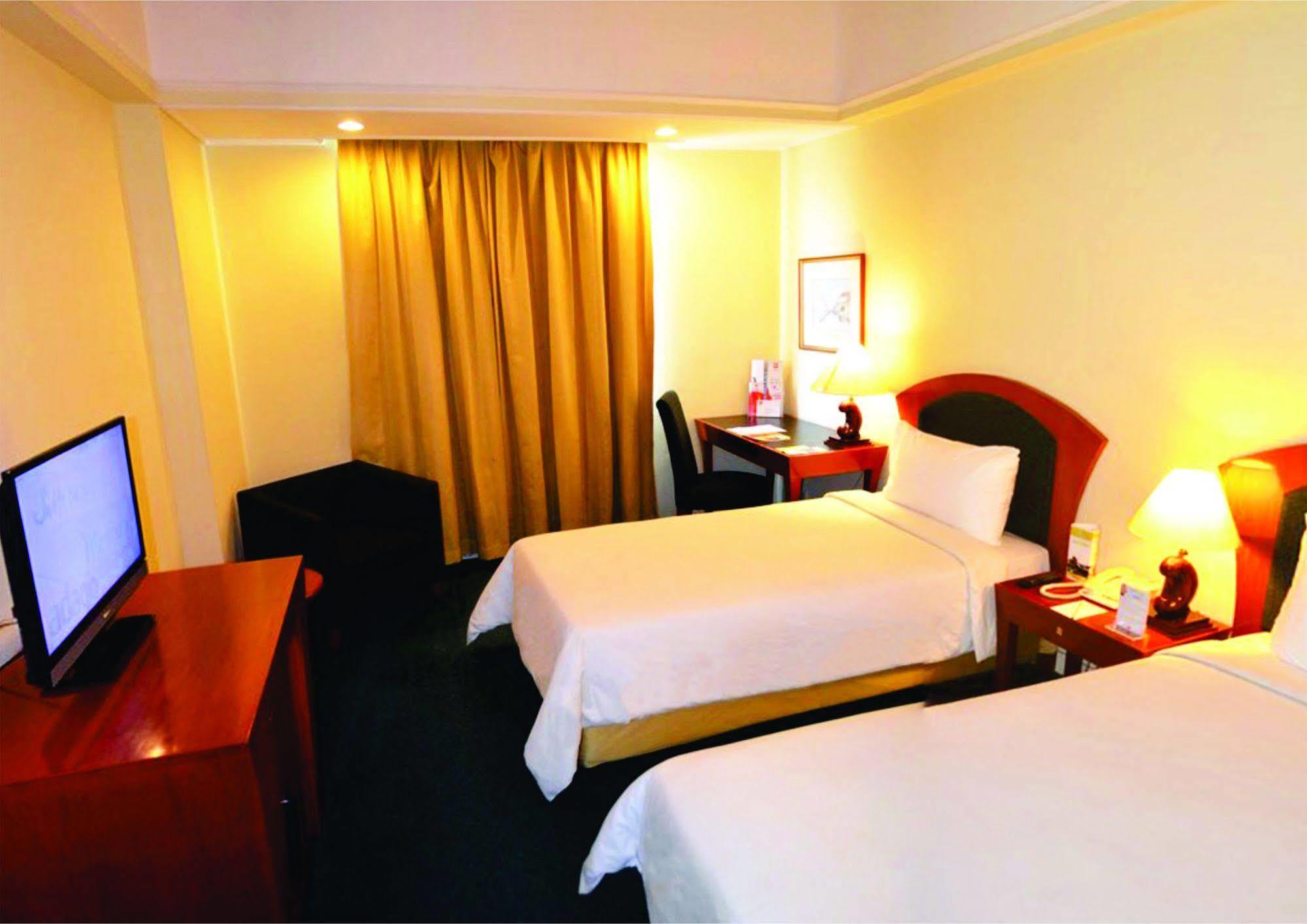 Arcadia Surabaya Hotel エクステリア 写真