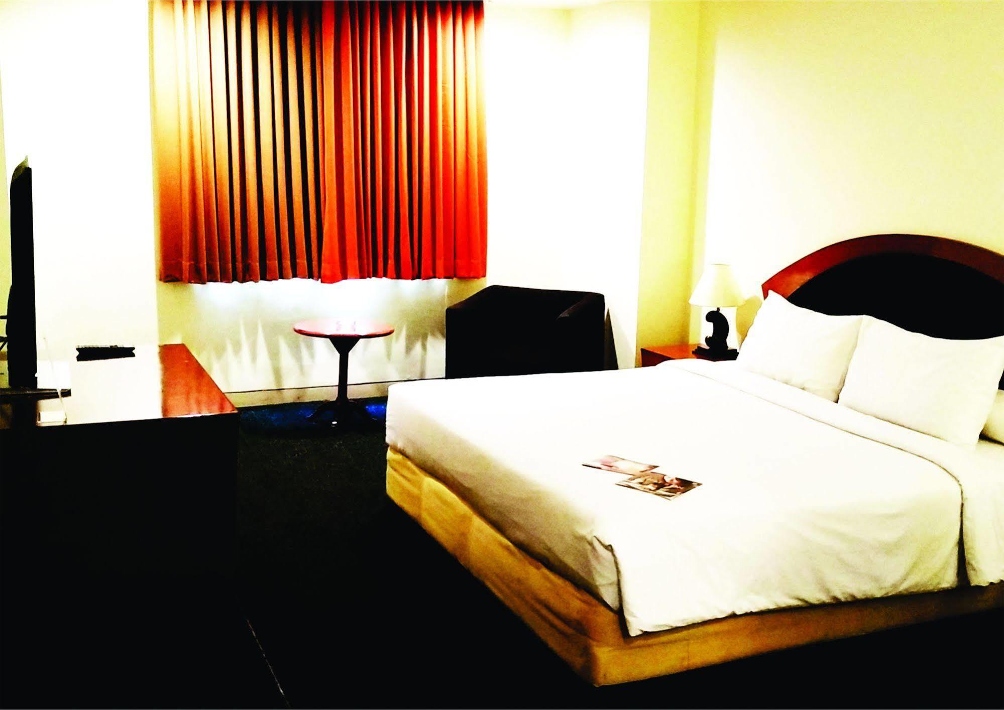 Arcadia Surabaya Hotel エクステリア 写真