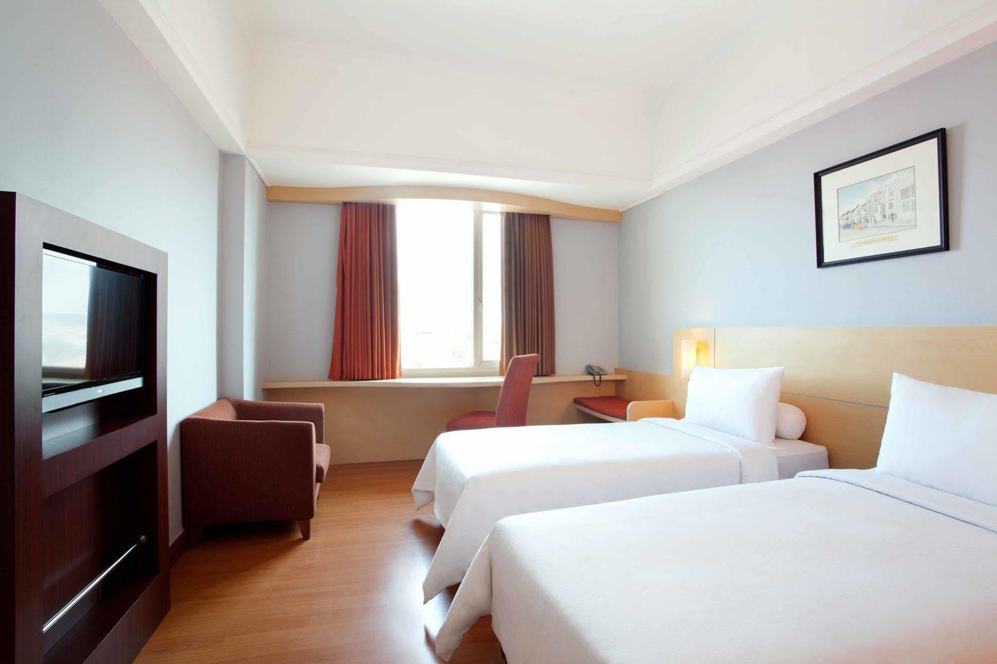 Arcadia Surabaya Hotel エクステリア 写真