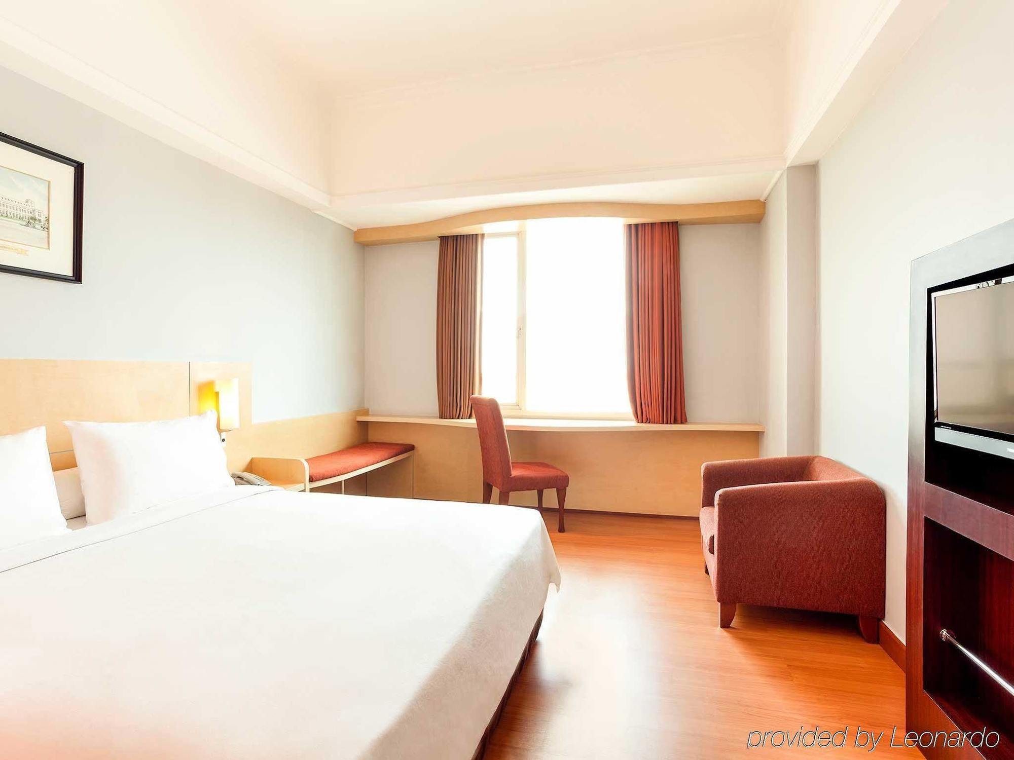 Arcadia Surabaya Hotel エクステリア 写真