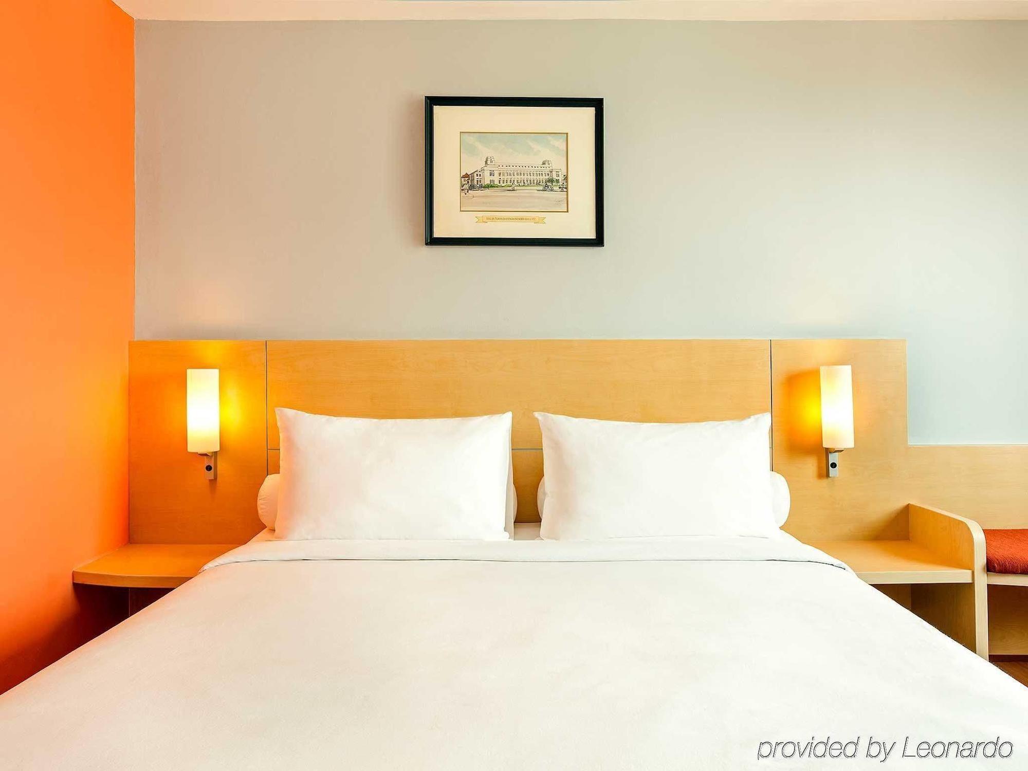 Arcadia Surabaya Hotel エクステリア 写真