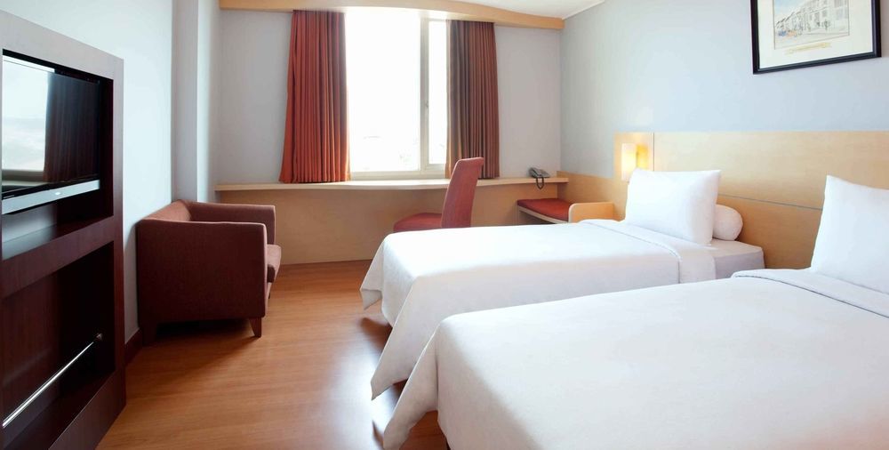 Arcadia Surabaya Hotel エクステリア 写真