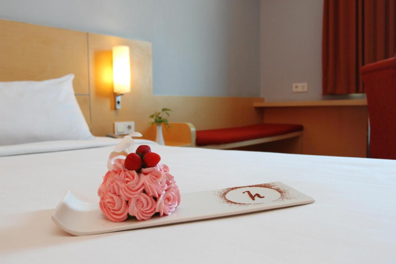 Arcadia Surabaya Hotel エクステリア 写真