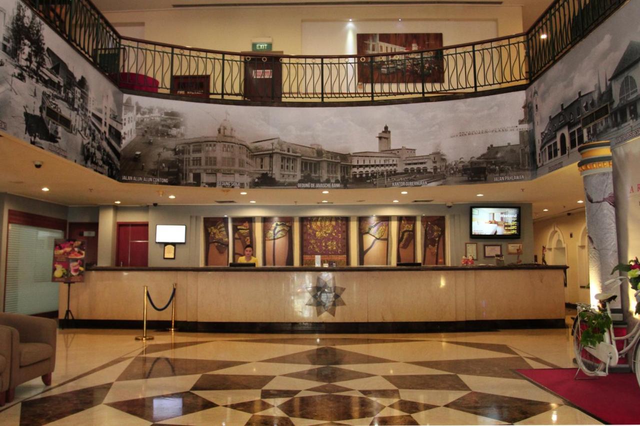 Arcadia Surabaya Hotel エクステリア 写真