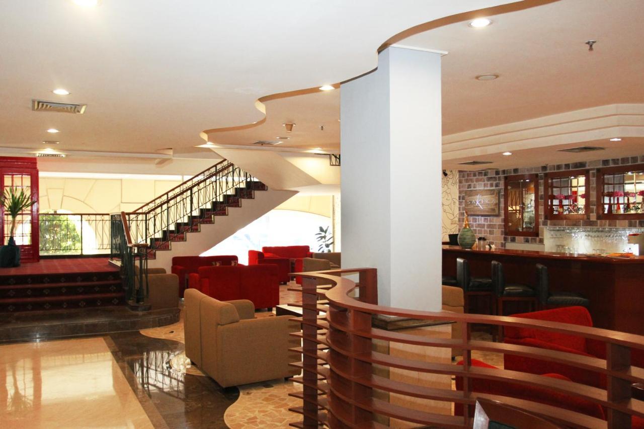 Arcadia Surabaya Hotel エクステリア 写真